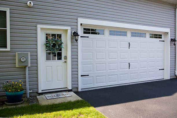 24/7 Emergency Garage Door Panel Replacement experts in Clinton, OH